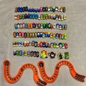 Mighty Beanz with four costumes and two tracks